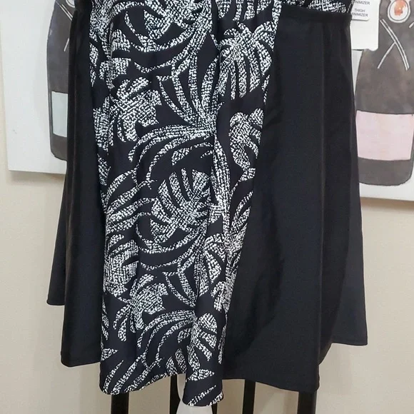 Island Escape Black and White One Piece Swimsuit - Picture 3 of 15